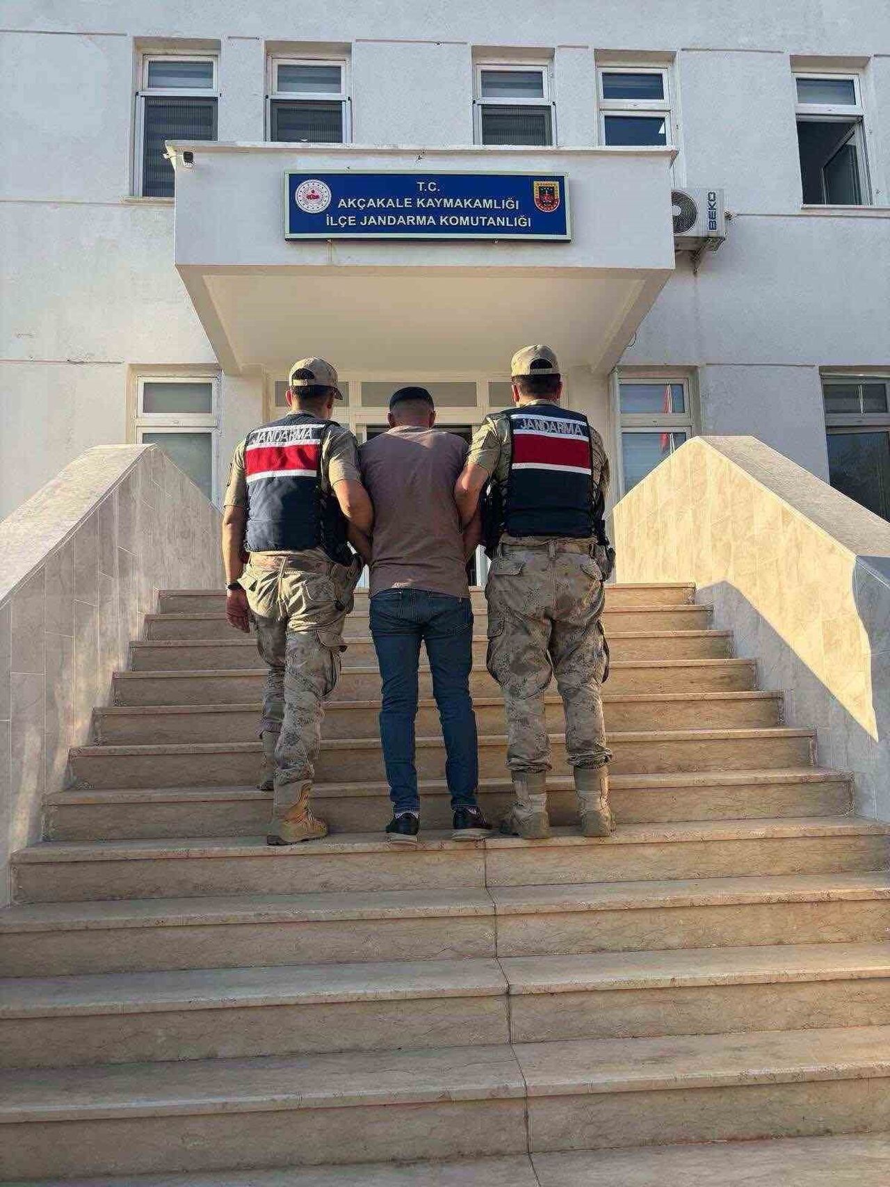 DOLANDIRICILIKTAN ARANAN ŞAHIS YAKALANDI