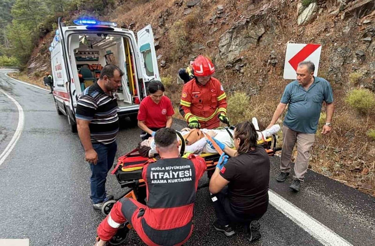 MUĞLA’NIN FETHİYE İLÇESİNE BAĞLI GÖCEK MAHALLESİ TÜNEL ÜST YOLU’NDA MEYDANA GELEN TEK TARAFLI...