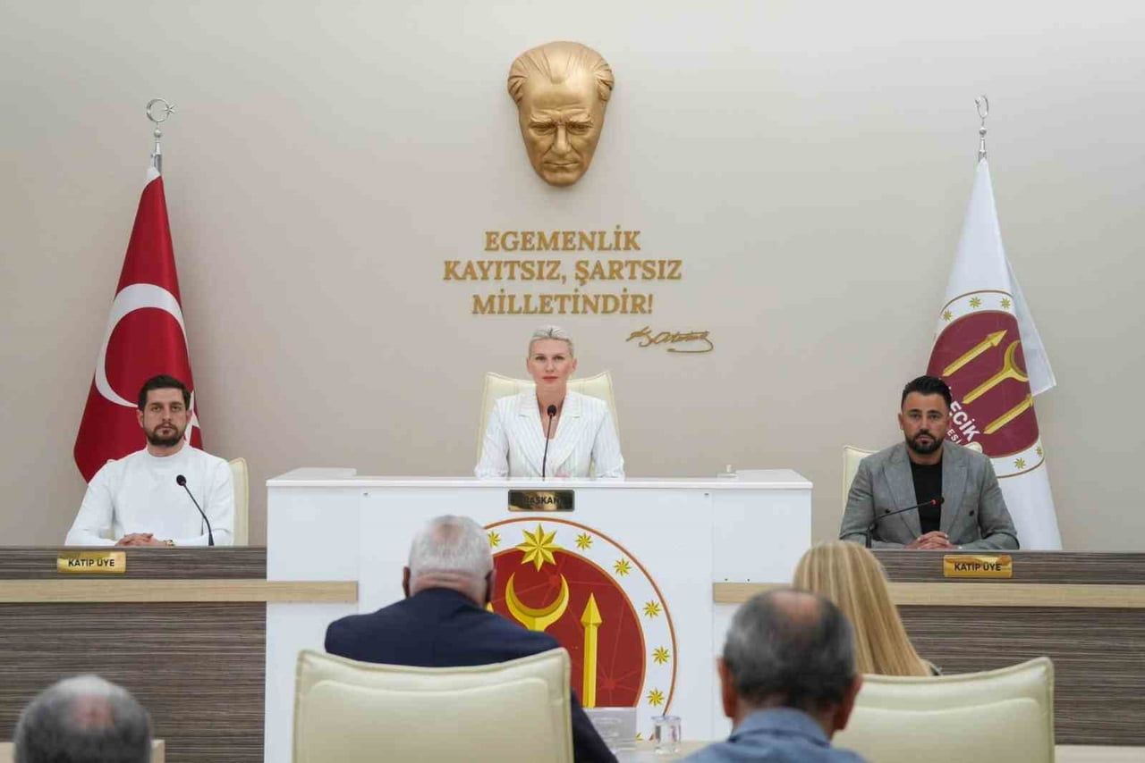 ŞEYH EDEBALİ KÜLTÜR VE KONGRE MERKEZİNDE BELEDİYE BAŞKANI MELEK MIZRAK SUBAŞI BAŞKANLIĞINDA...
