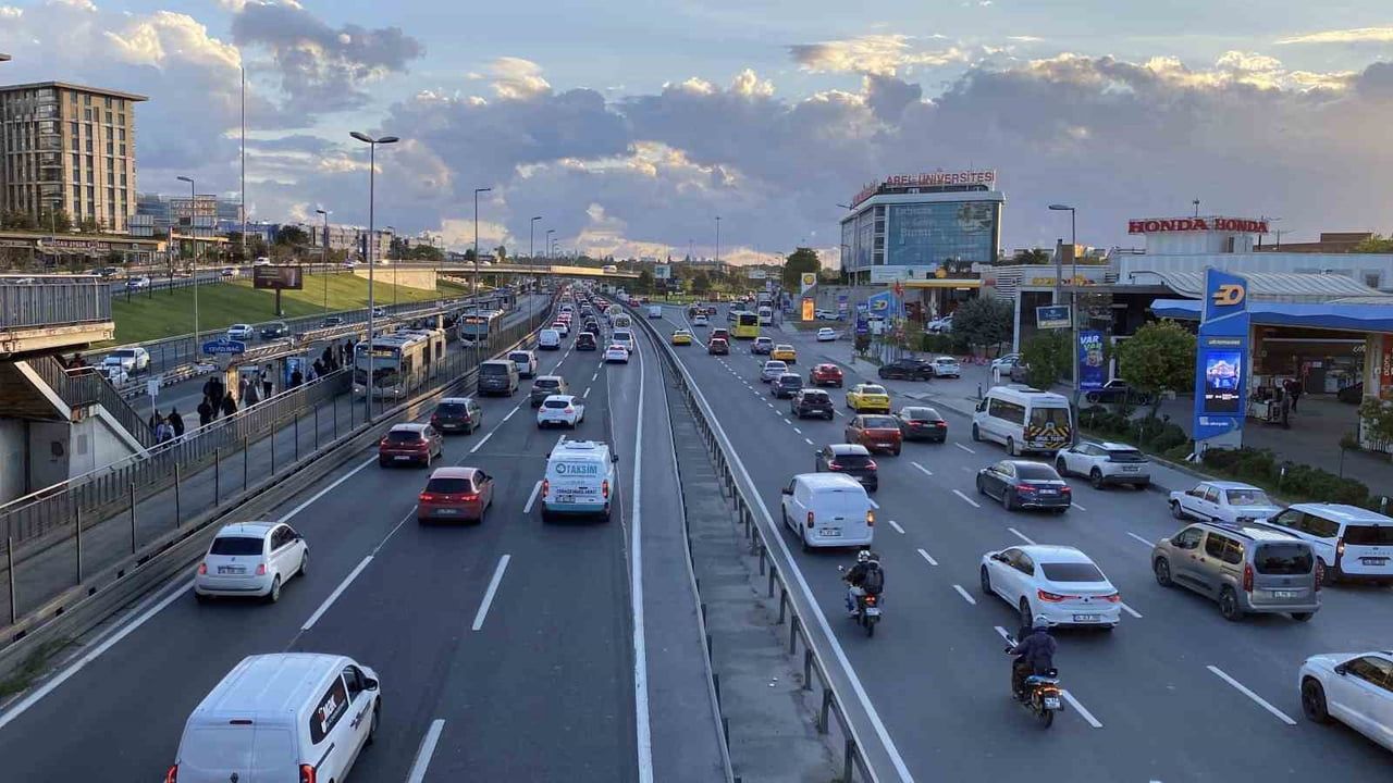 İSTANBUL’DA GEÇTİĞİMİZ GÜNLERDE ARALIKLARLA ETKİLİ OLAN YAĞIŞLAR NEDENİYLE SABAH VE AKŞAM...