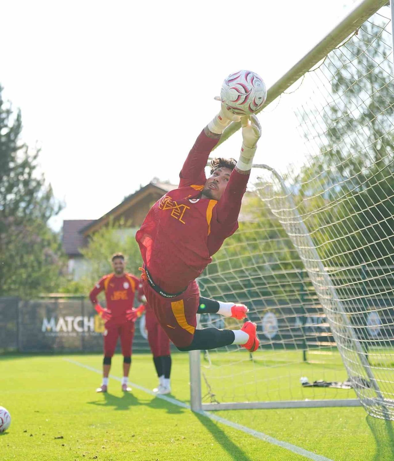 GALATASARAY, YENİ SEZON HAZIRLIKLARINI BUGÜN AVUSTURYA’DA YAPTIĞI ANTRENMANLA SÜRDÜRDÜ.