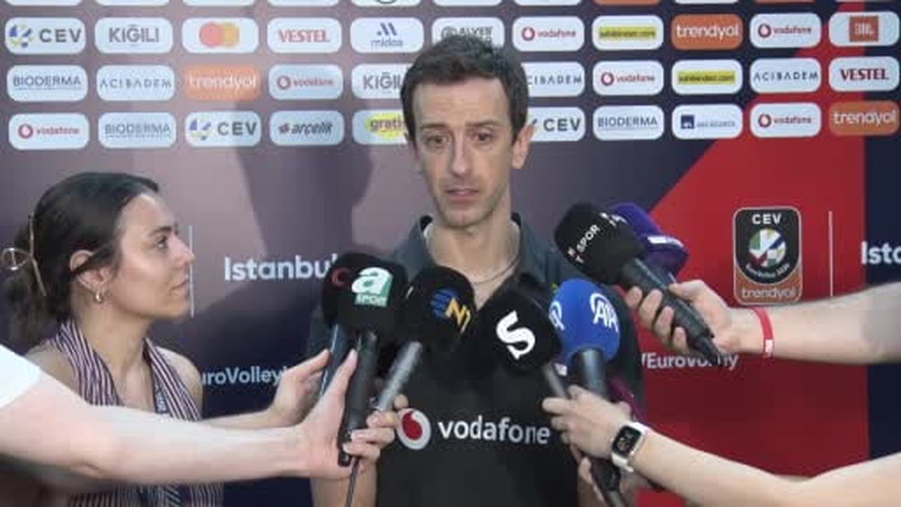A Milli Kadın Voleybol Takımı Başantrenörü Daniele Santarelli, Almanya'ya karşı alınan galibiyet...
