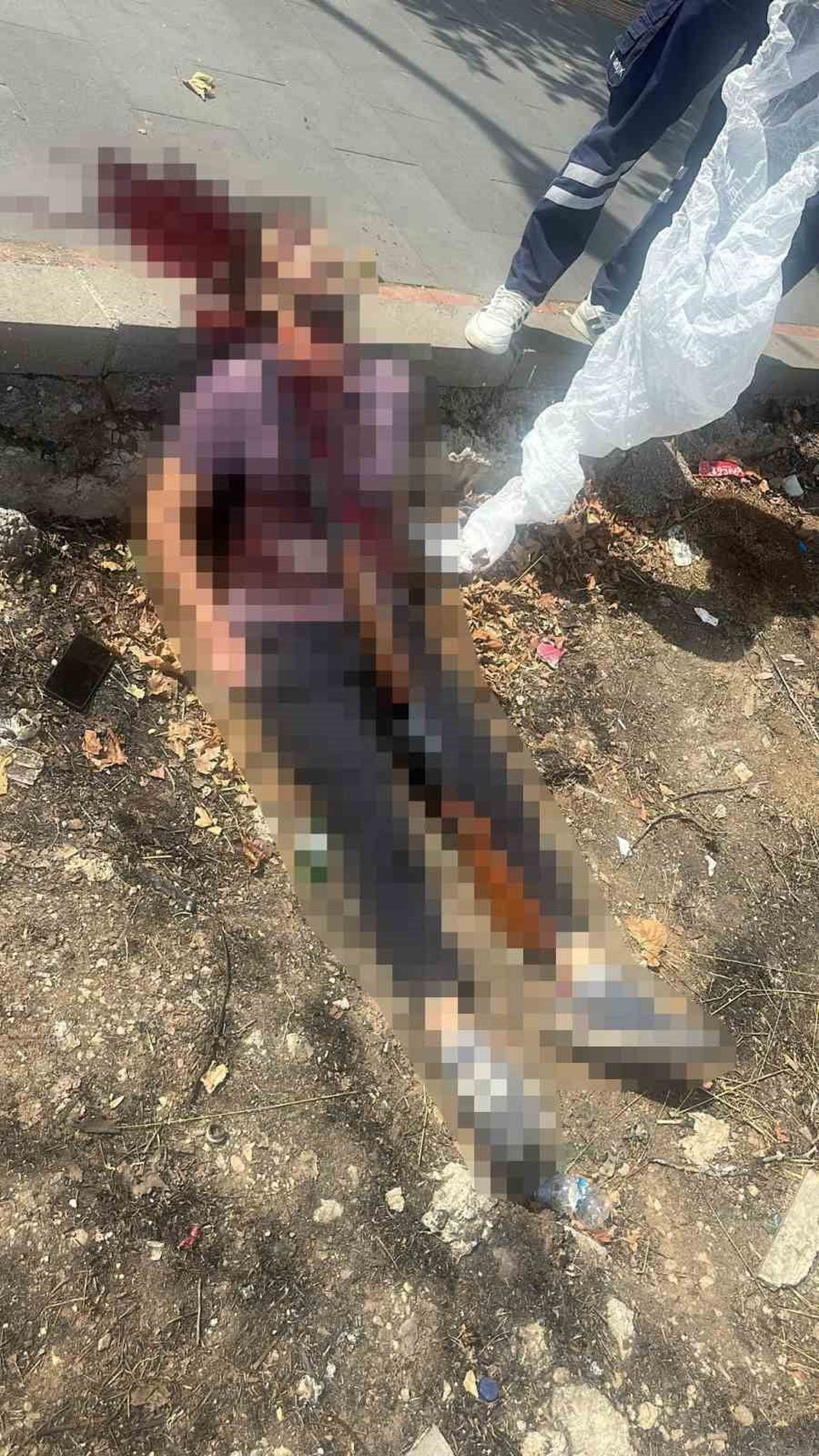 DİYARBAKIR’IN BAĞLAR İLÇESİNDE POMPALI TÜFEKLE KENDİNİ VURAN BİR KİŞİ HAYATINI...