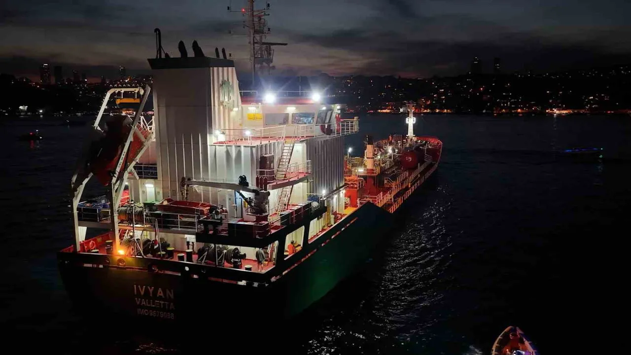 İSTANBUL BOĞAZI’NDA SEYİR HALİNDEKİ MALTA BAYRAKLI "IVYAN" İSİMLİ KİMYASAL MADDE TAŞIYAN TANKER...