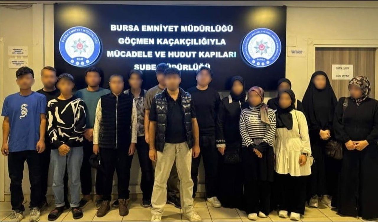 BURSA’DA DÜZENSİZ GÖÇ VE GÖÇMEN KAÇAKÇILIĞIYLA MÜCADELE KAPSAMINDA İL GENELİNDE GERÇEKLEŞTİRİLEN...