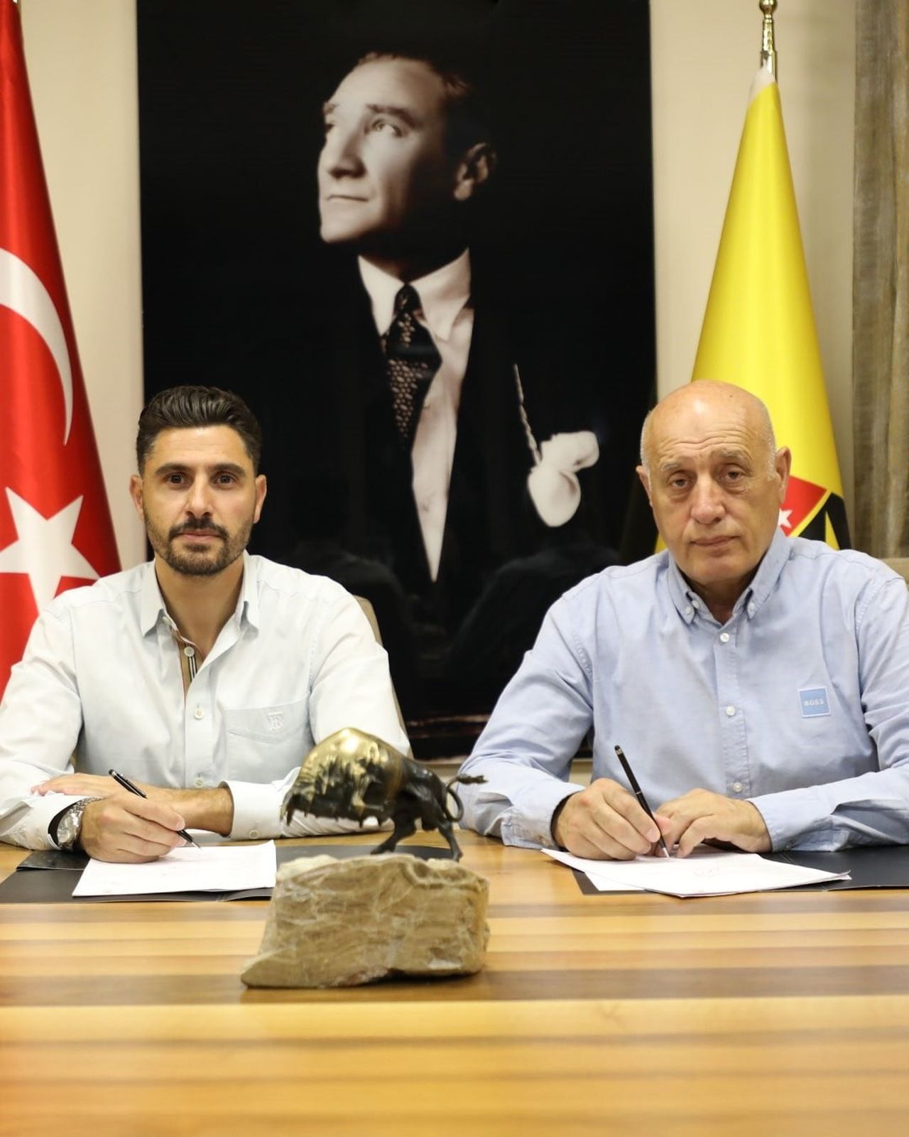 İSTANBULSPOR, OLCAY DEMİR İLE YOLLARINI AYIRMASININ ARDINDAN TAKIMIN BAŞINA TEKNİK DİREKTÖR ÖZER...