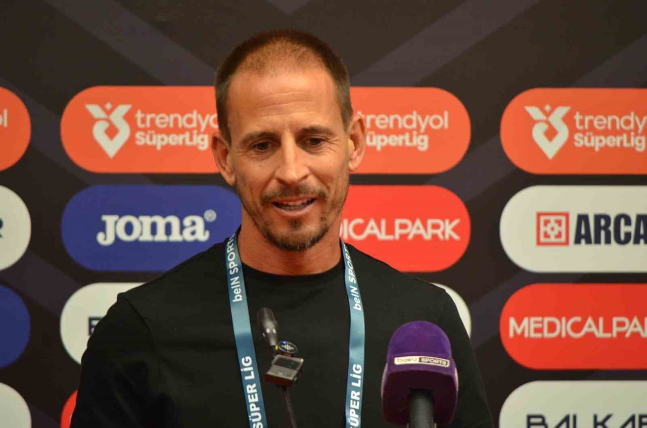 CORENDON ALANYASPOR TEKNİK DİREKTÖRÜ JOAO PEREİRA, ÇORUM FK MAÇINDA İYİ OYNAYAN TARAFIN KENDİLERİ...