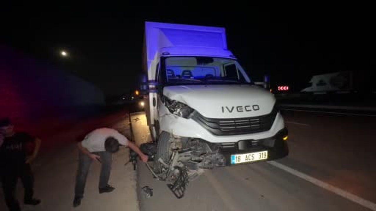 Çorum'da kamyonetle çarpışan motosikletin sürücüsü hayatını kaybetti