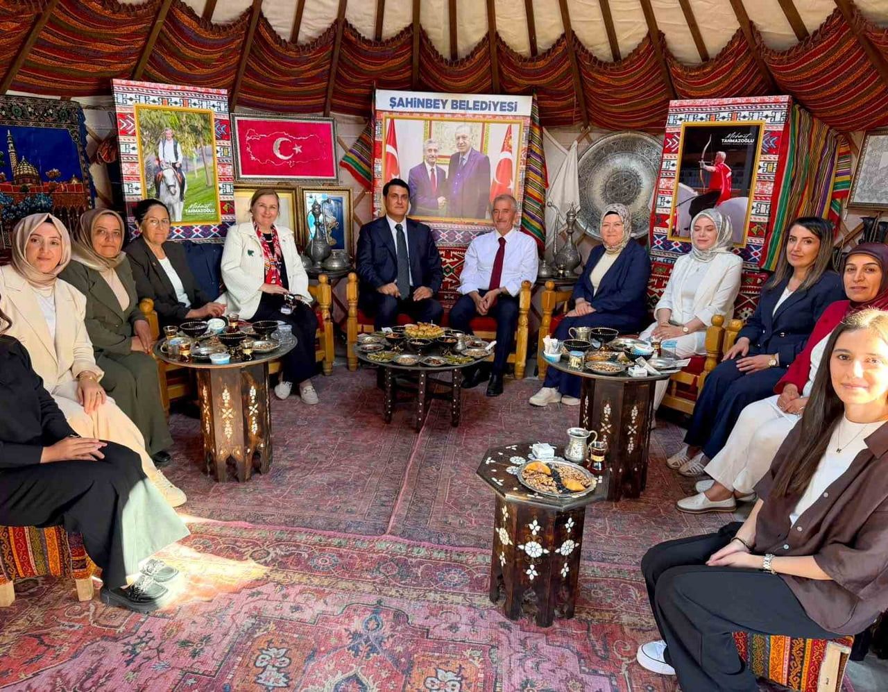YILMAZ ŞEHİTKAMİL’İN OTAĞINDA MİSAFİRLERİNİ AĞIRLADI