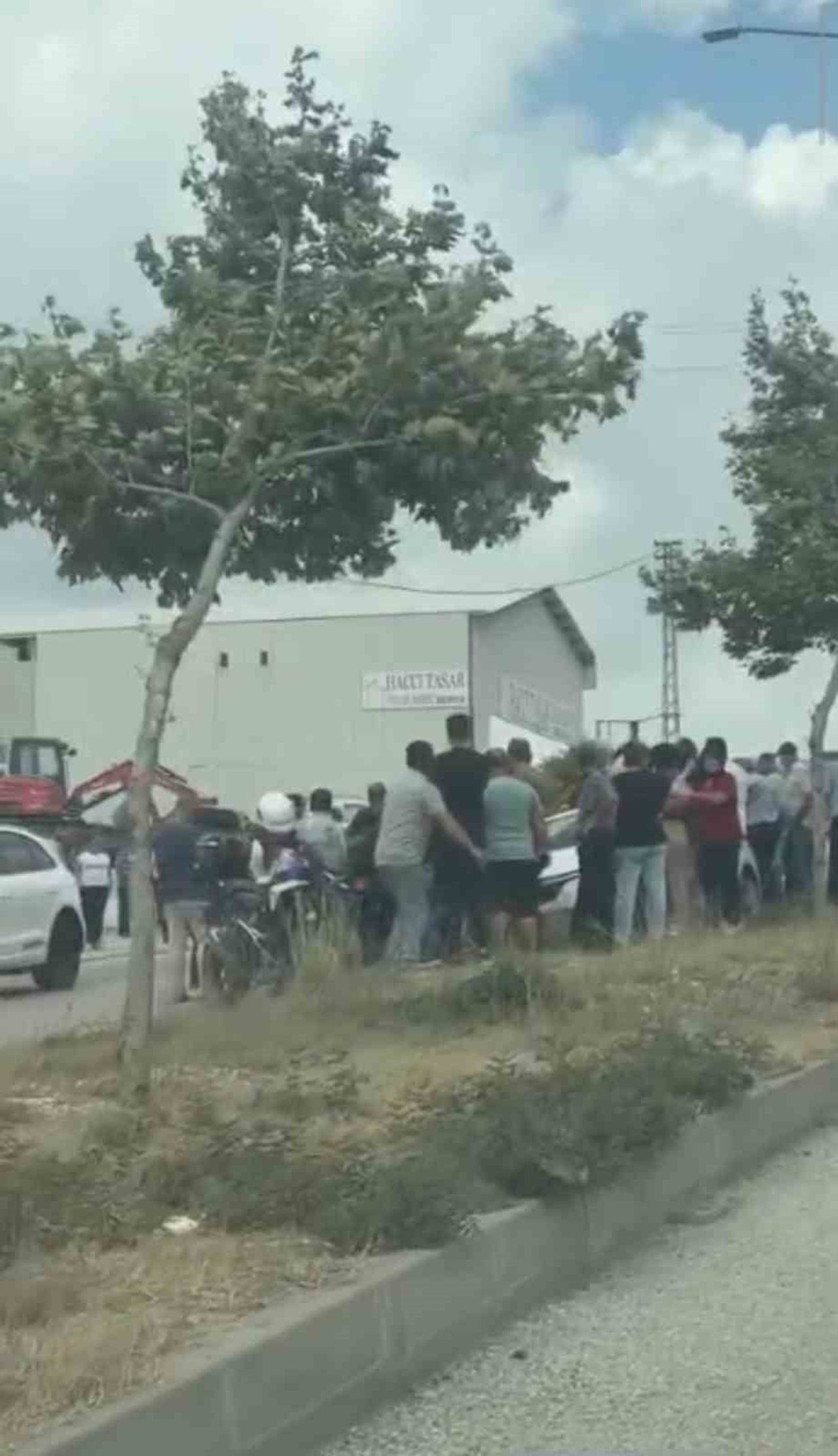 HATAY’IN SAMANDAĞ İLÇESİNDE TAZİYEYE GİTMEK İÇİN KARŞIDAN KARŞIYA GEÇMEK İSTEYEN 70 YAŞINDAKİ...