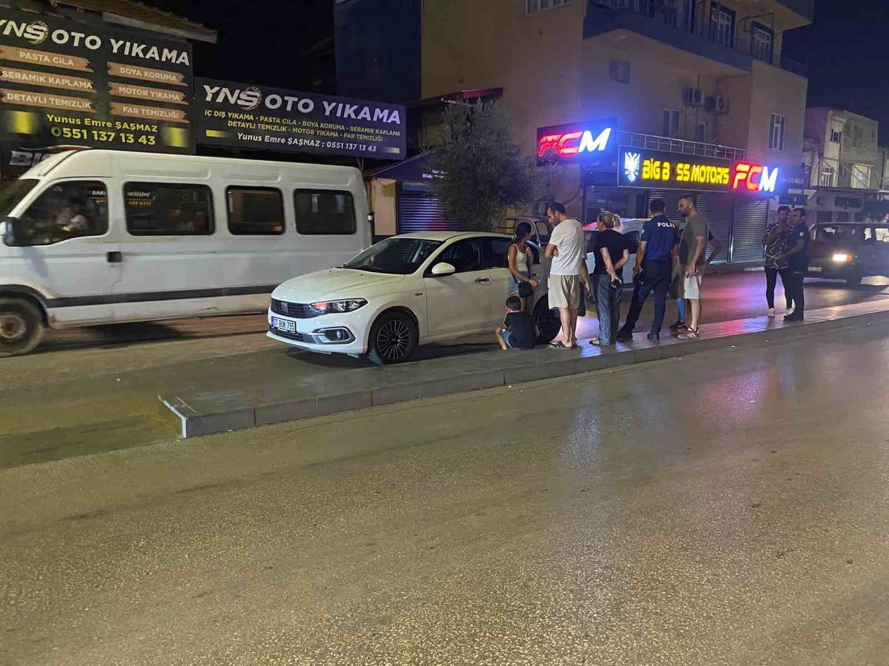 SÜRÜCÜ, İFADESİ ALINMAK ÜZERE POLİS MERKEZİNE GÖTÜRÜLÜRKEN, KAZAYLA İLGİLİ İNCELEME...