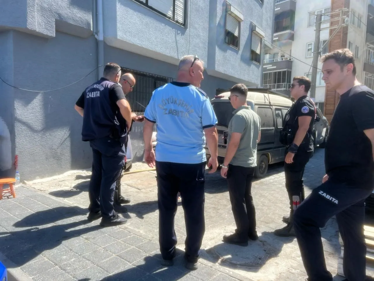BURSA’DA SEYYAR SATICILARA YÖNELİK ZABITA DENETİMİ SIRASINDA ÇIKAN ARBEDEDE BİR ZABITA MEMURU...