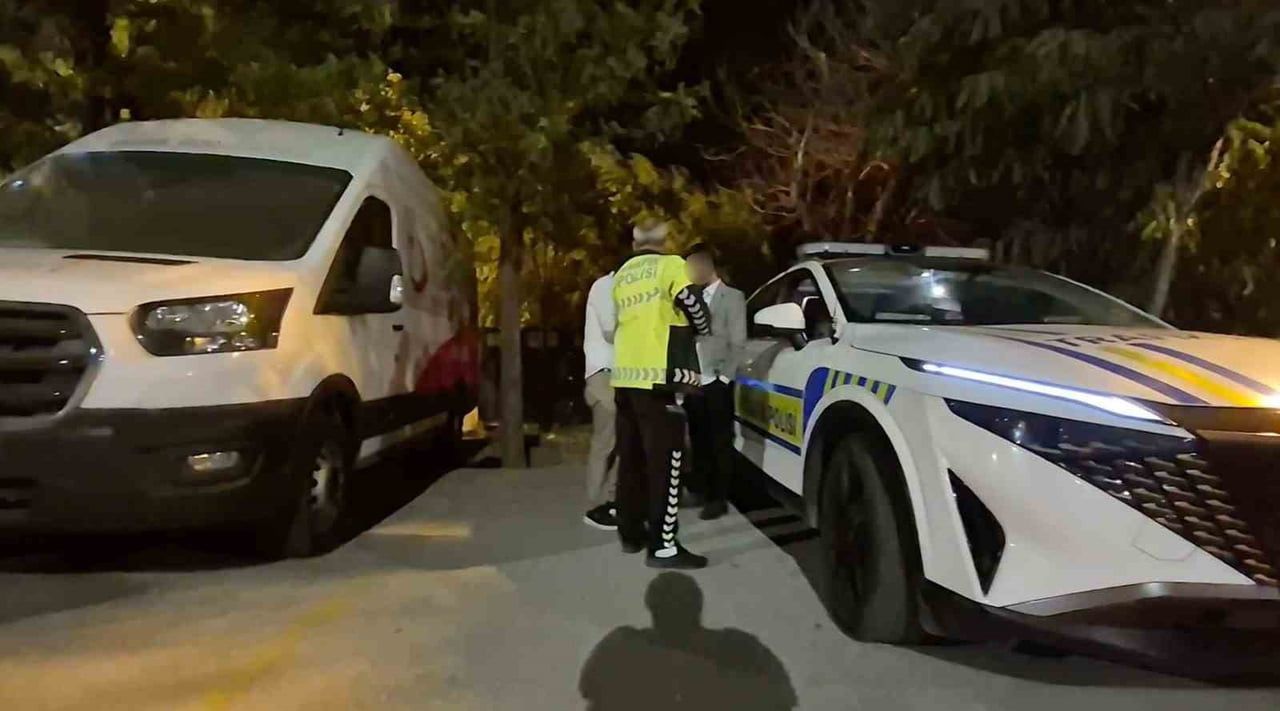ESKİŞEHİR'DE POLİS EKİPLERİNİN GERÇEKLEŞTİRDİĞİ TRAFİK UYGULAMASINDA 2.19 PROMİL ALKOLLÜ OLDUĞU...