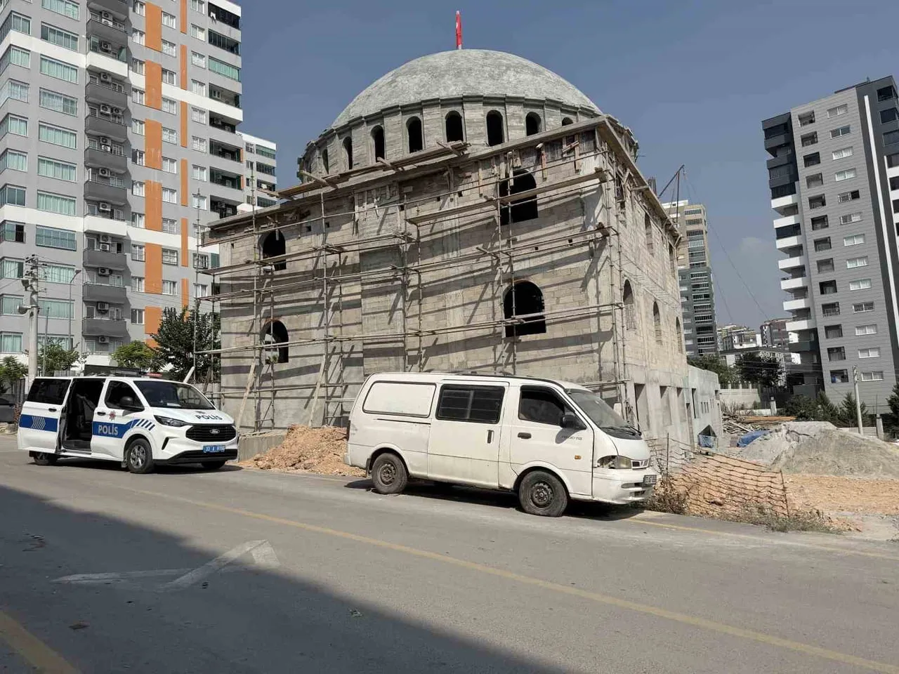 OLAY, ALTAYLILAR MAHALLESİ 02109 SOKAK ÜZERİNDE BULUNAN CAMİ İNŞAATINDA MEYDANA GELDİ.