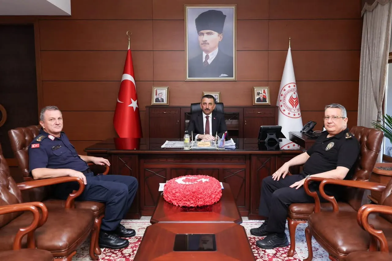 ZONGULDAK’TA VALİ OSMAN HACIBEKTAŞOĞLU BAŞKANLIĞINDA "ASAYİŞ VE GÜVENLİK TOPLANTISI"...