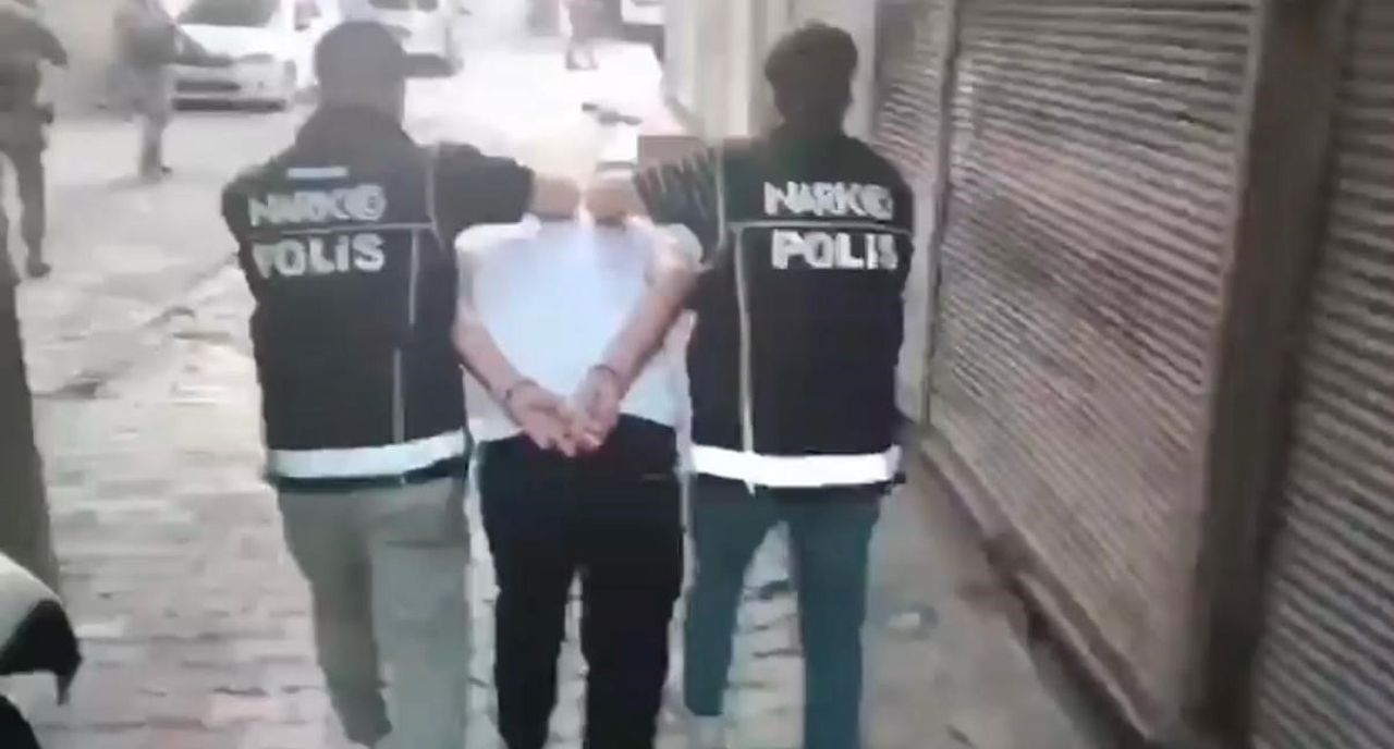 DİYARBAKIR'DA DÜZENLENEN "SOKAKLAR GÜVENDE" OPERASYONUNDA 26 ŞAHIS TUTUKLANDI.