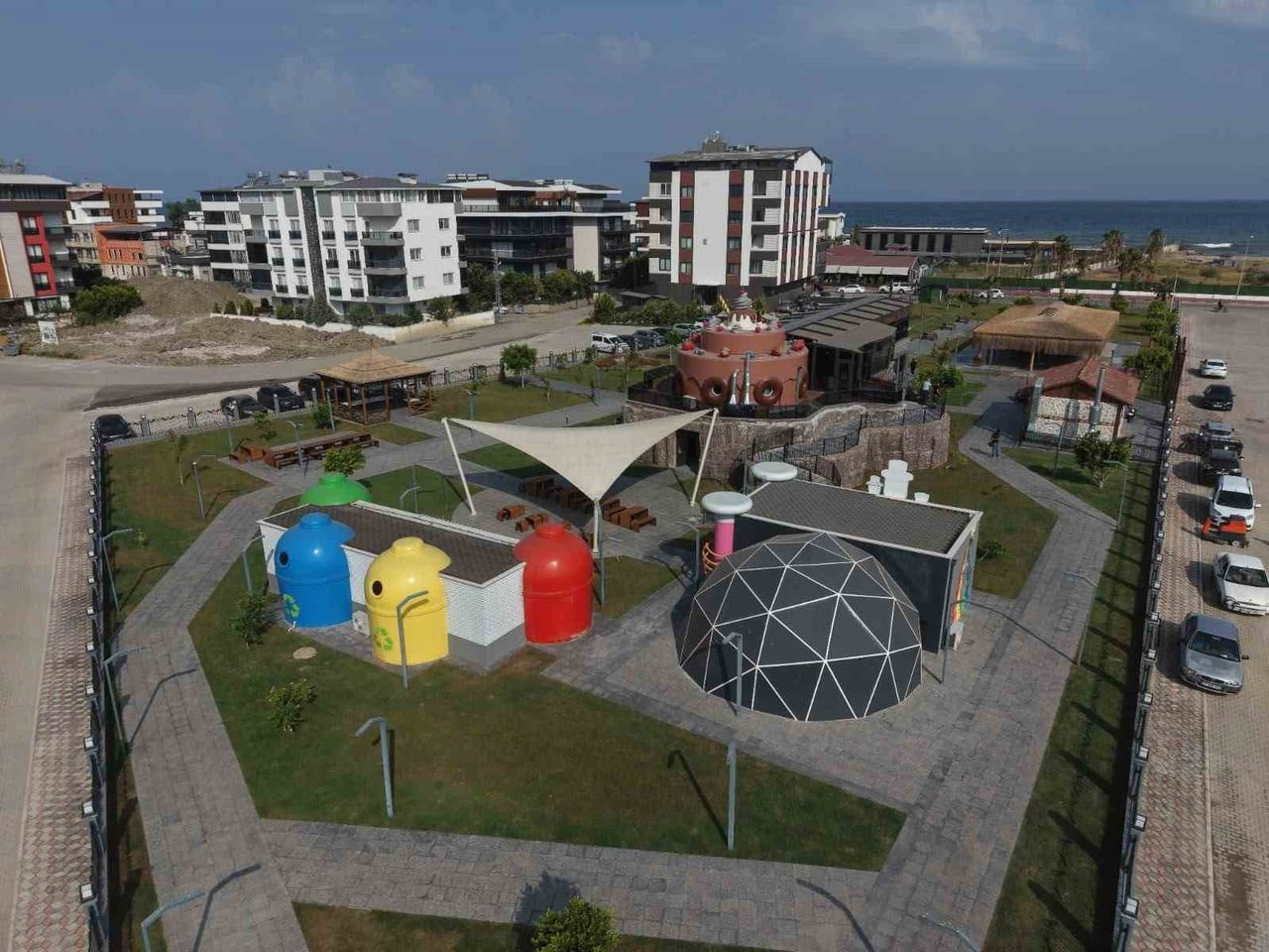 HATAY’IN İSKENDERUN İLÇESİNDE GEÇMİŞTE "ÇOCUK OYUN KÖYÜ" OLARAK TASARLANAN ALANIN REVİZE EDİLEREK...