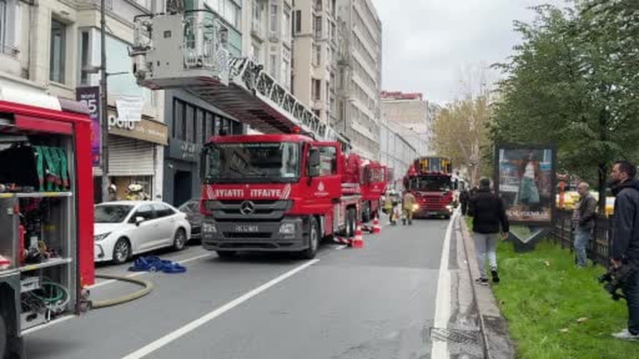 Şişli’de 8 katlı binada yangın paniği