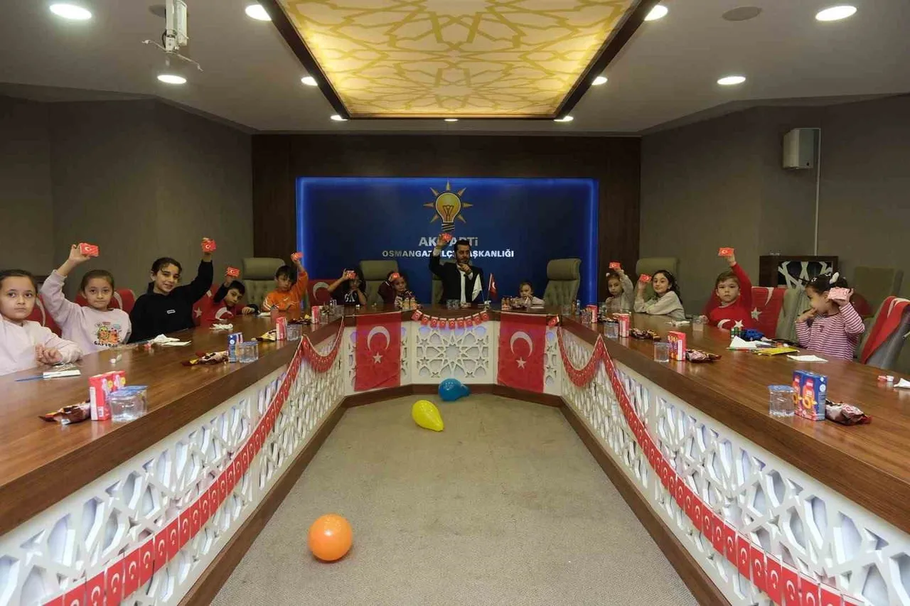 AK PARTİ OSMANGAZİ İLÇE BAŞKANLIĞI, 29 EKİM CUMHURİYET BAYRAMI MÜNASEBETİYLE ÇOCUKLARLA BİRLİKTE...