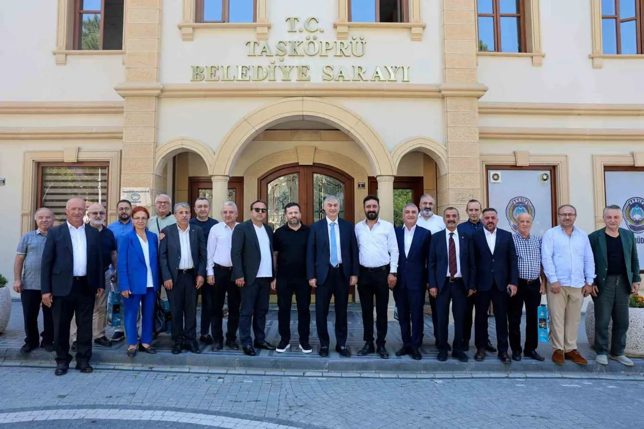 ZİYARETTE HATIRA FOTOĞRAFI ÇEKTİRİLDİ