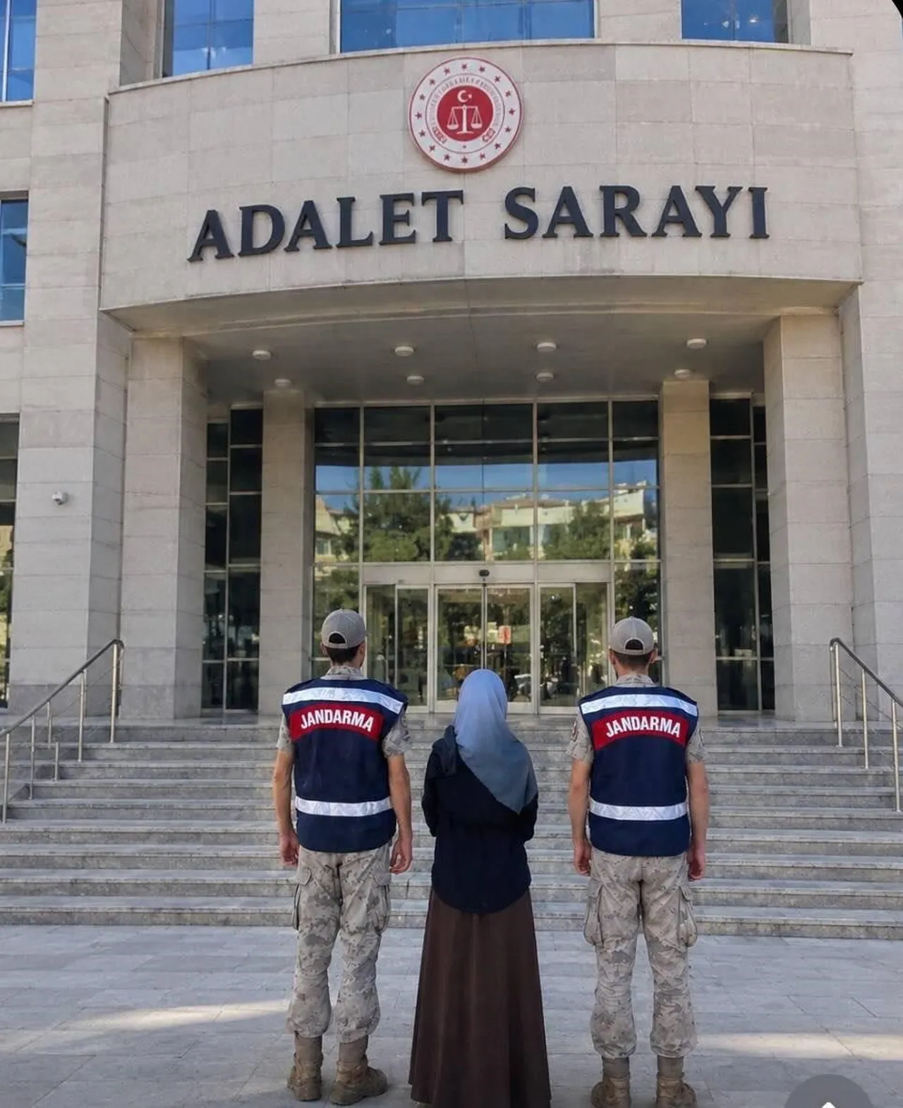 HIRSIZLIK SUÇUNDAN CEZASI BULUNAN KADIN YAKALANDI