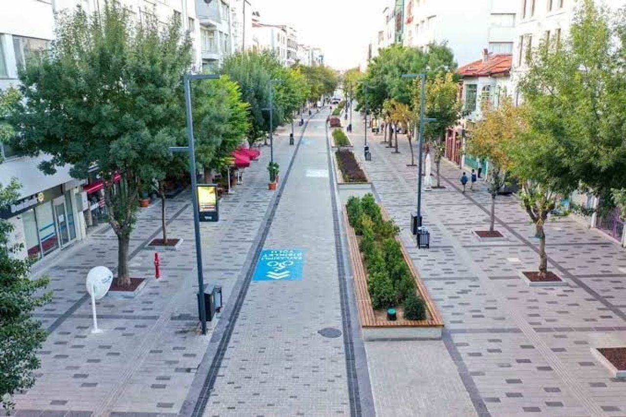 İSMETPAŞA CADDESİ