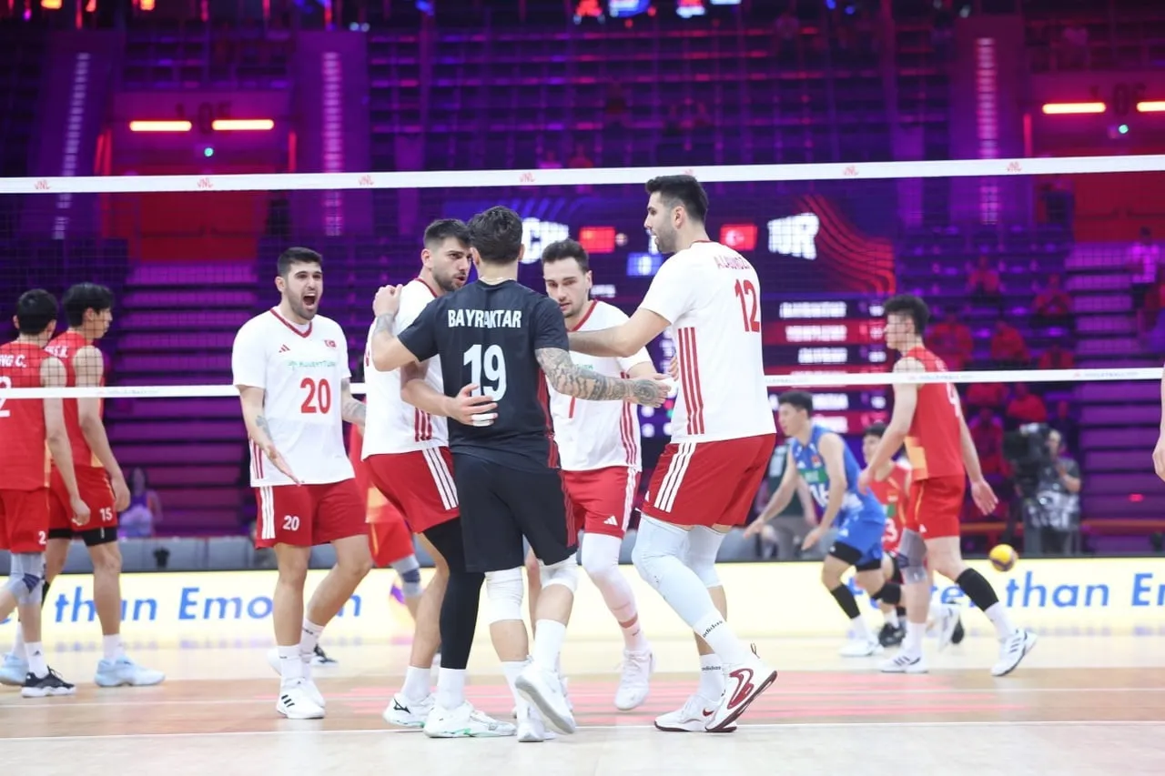A MİLLİ ERKEK VOLEYBOL TAKIMI, 2026 FIVB VOLEYBOL MİLLETLER LİGİ’NİN 2. HAFTASINDA ÇİN’İ 3-0...