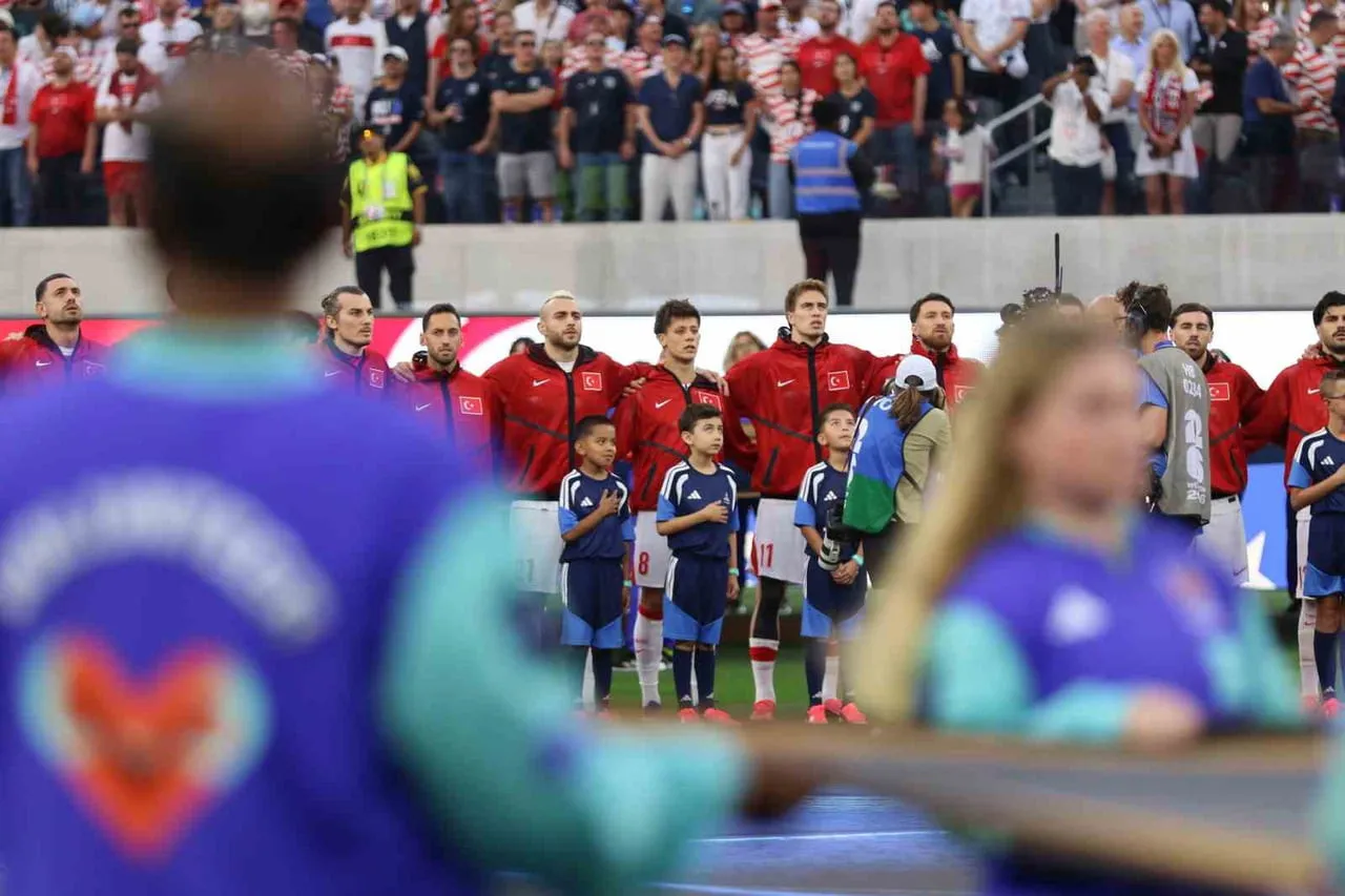 A MİLLİ FUTBOL TAKIMI'NDA 7 DEĞİŞİKLİK