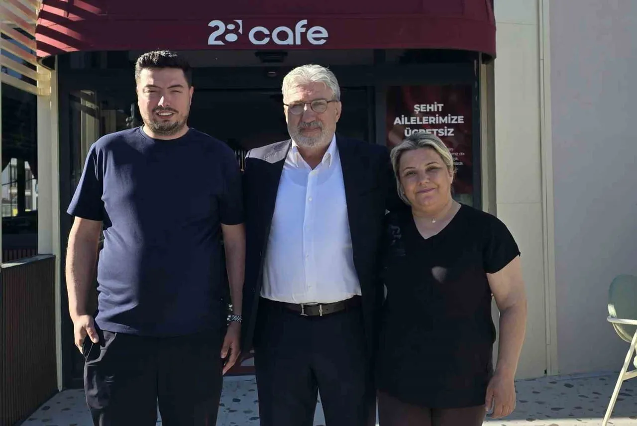 A MİLLİ FUTBOL TAKIMI'NIN BAŞARILI SAVUNMACISI MERİH DEMİRAL, MEMLEKETİ KOCAELİ'NİN KARAMÜRSEL...