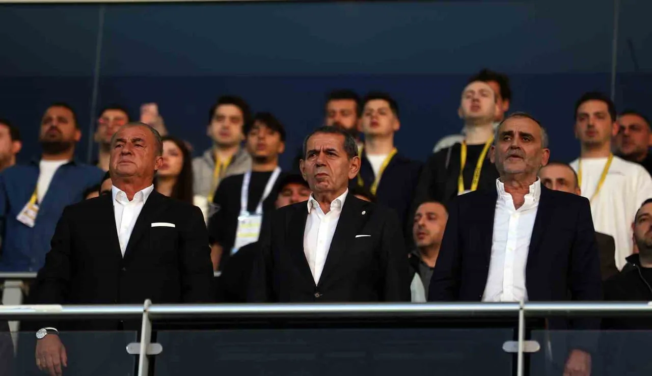 A MİLLİ FUTBOL TAKIMI'NIN VE GALATASARAY'IN ESKİ TEKNİK DİREKTÖRÜ FATİH TERİM, KASIMPAŞA İLE...