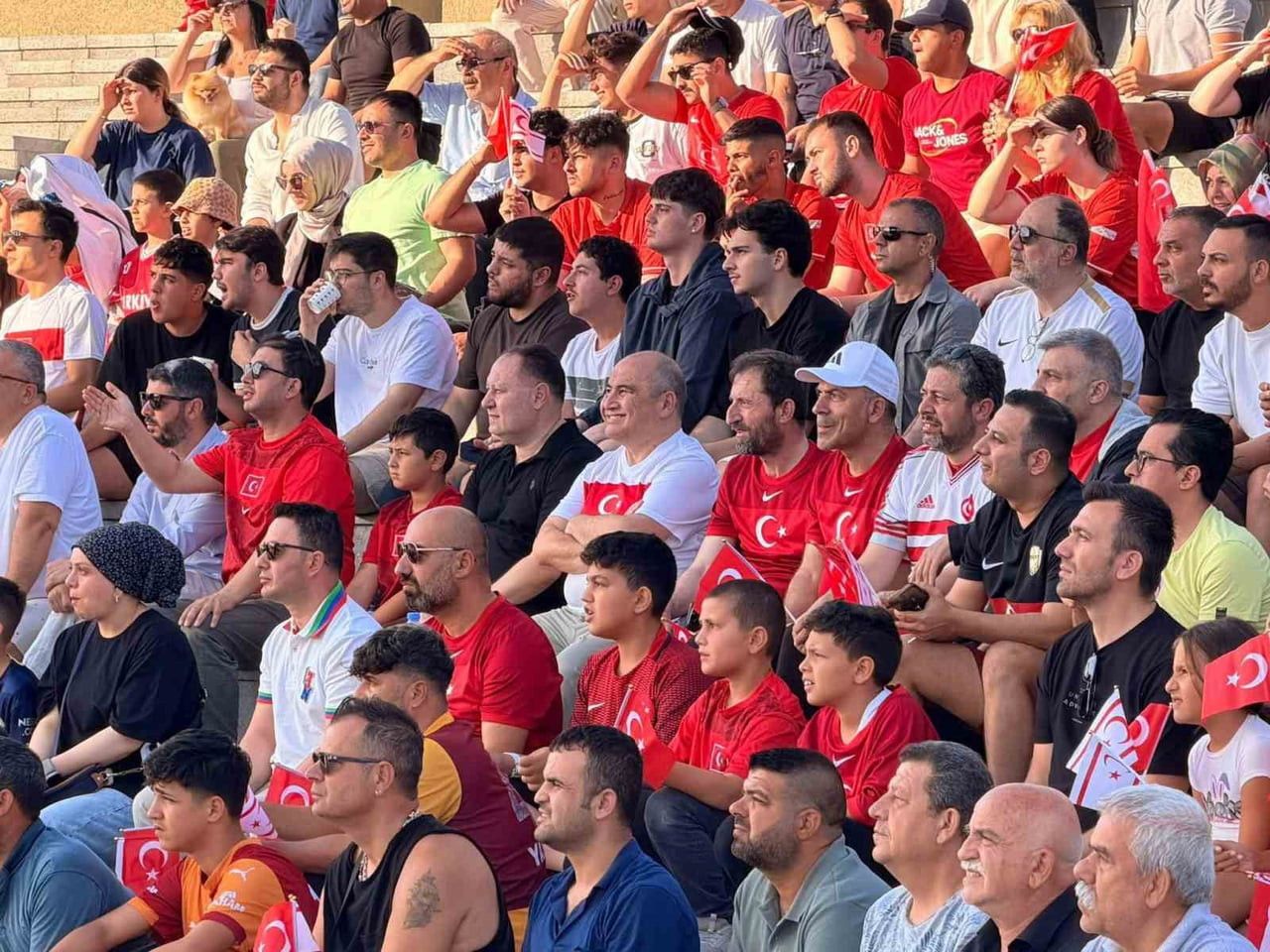A MİLLİ FUTBOL TAKIMI’NIN 2026 FIFA DÜNYA KUPASI’NDAKİ İLK MAÇI İÇİN LEFKOŞA MİLLET BAHÇESİ’NDE...