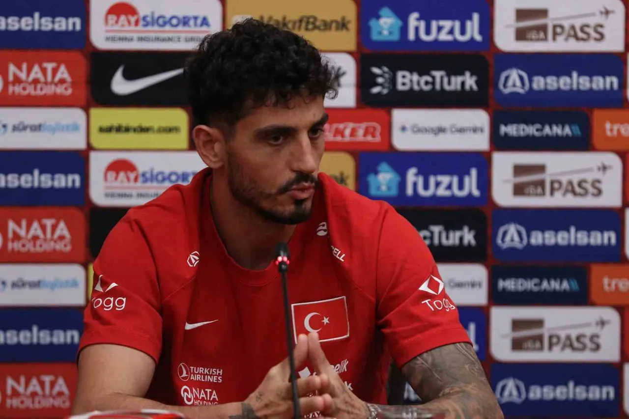 A MİLLİ FUTBOL TAKIMI’NIN TECRÜBELİ STOPERİ SAMET AKAYDİN, YAPICI ELEŞTİRİLERE HER ZAMAN AÇIK...