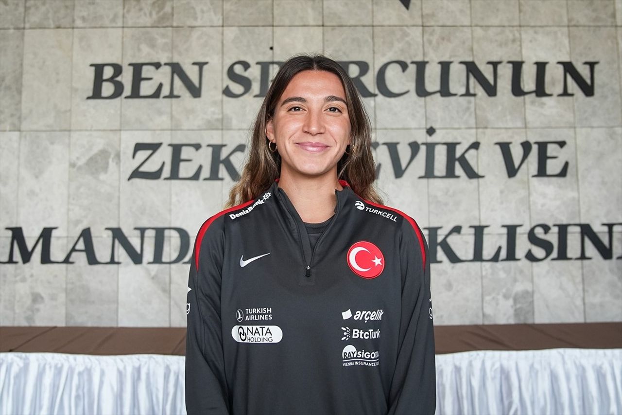 A Milli Kadın Futbol Takımı oyuncusu Ece Türkoğlu, AA muhabirine açıklamalarda bulundu.