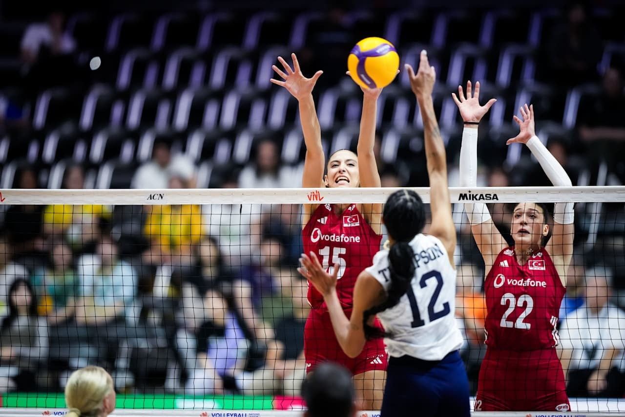 A MİLLİ KADIN VOLEYBOL TAKIMI, 2026 VOLEYBOL MİLLETLER LİGİ'NİN (VNL) ÜÇÜNCÜ HAFTASINDA OYNADIĞI...