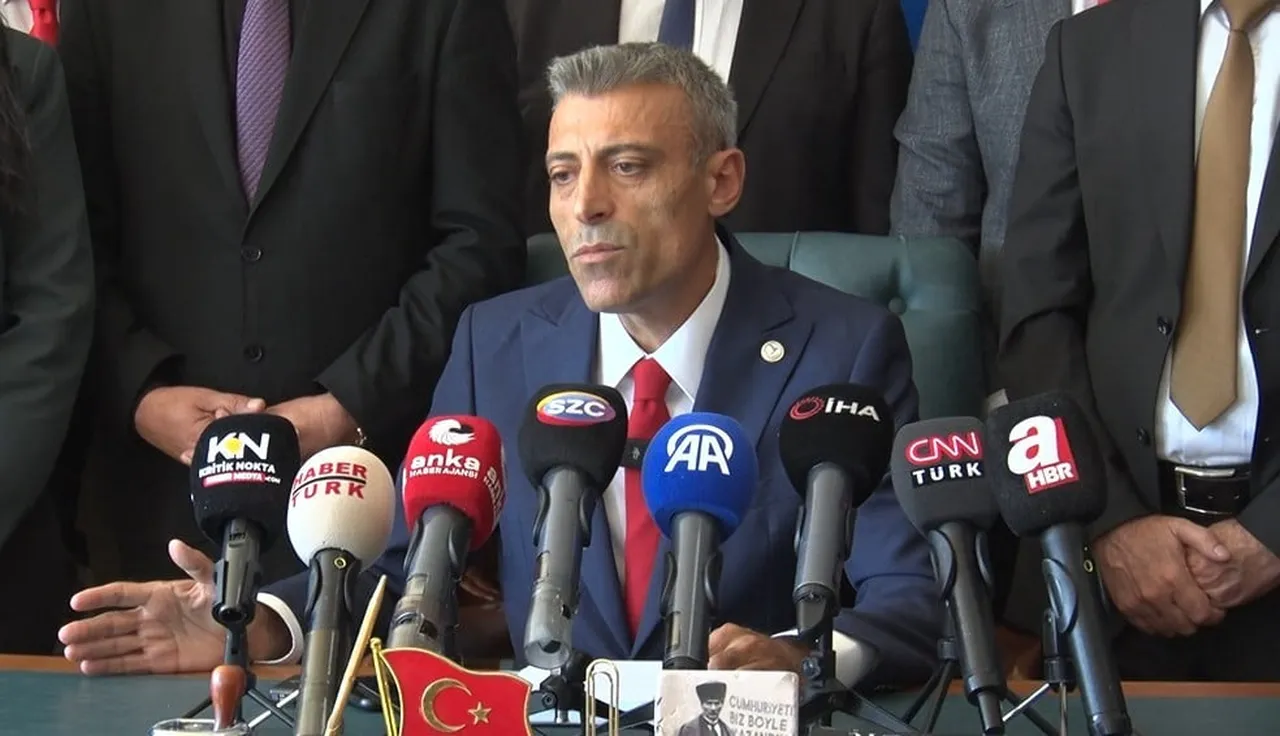 YENİLİK PARTİSİ GENEL BAŞKANI ÖZTÜRK YILMAZ, YENİ PARTİ İLE YAŞANAN İSİM SORUNUNA İLİŞKİN ÇÖZÜM...