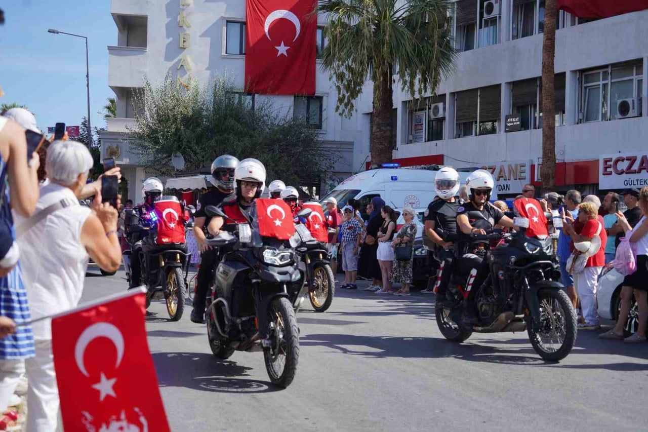 AYVALIK’TA “ZAFER” COŞKUSU