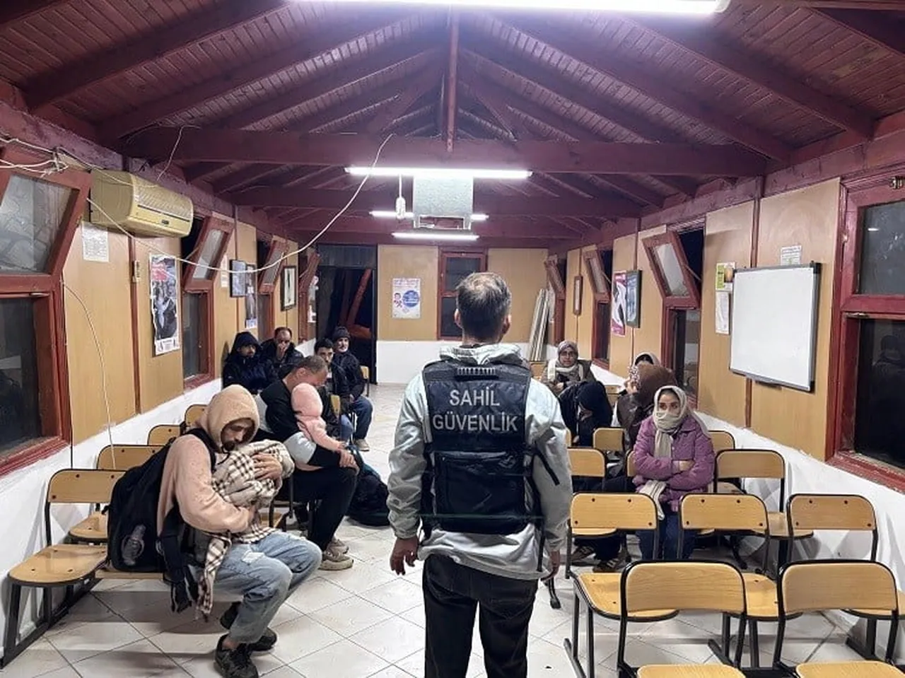 İZMİR'İN SEFERİHİSAR, KARABURUN VE URLA İLÇELERİNDE SAHİL GÜVENLİK VE JANDARMA EKİPLERİNİN...