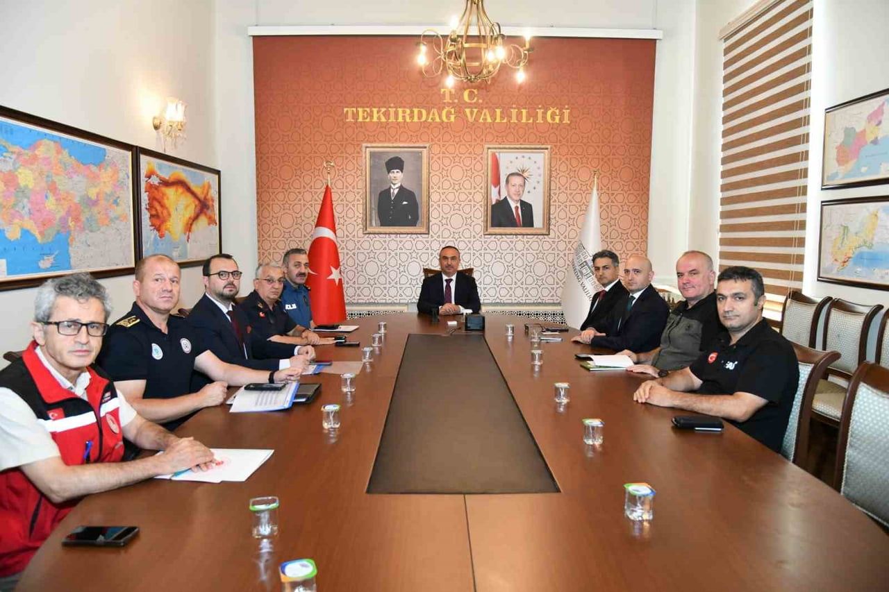 TEKİRDAĞ'DA ARTAN HAVA SICAKLIKLARI VE KUVVETLİ RÜZGAR NEDENİYLE ORMAN YANGINI RİSKİNE KARŞI...