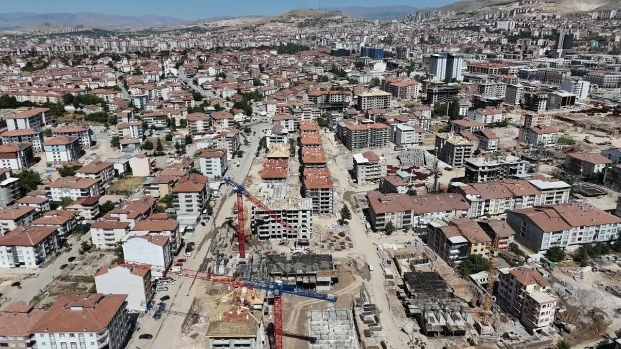 MALATYA’DA ENKAZ KALDIRMA İŞLEMLERİYLE İLGİLİ 6 KAMU GÖREVLİSİNE SORUŞTURMA İZNİ