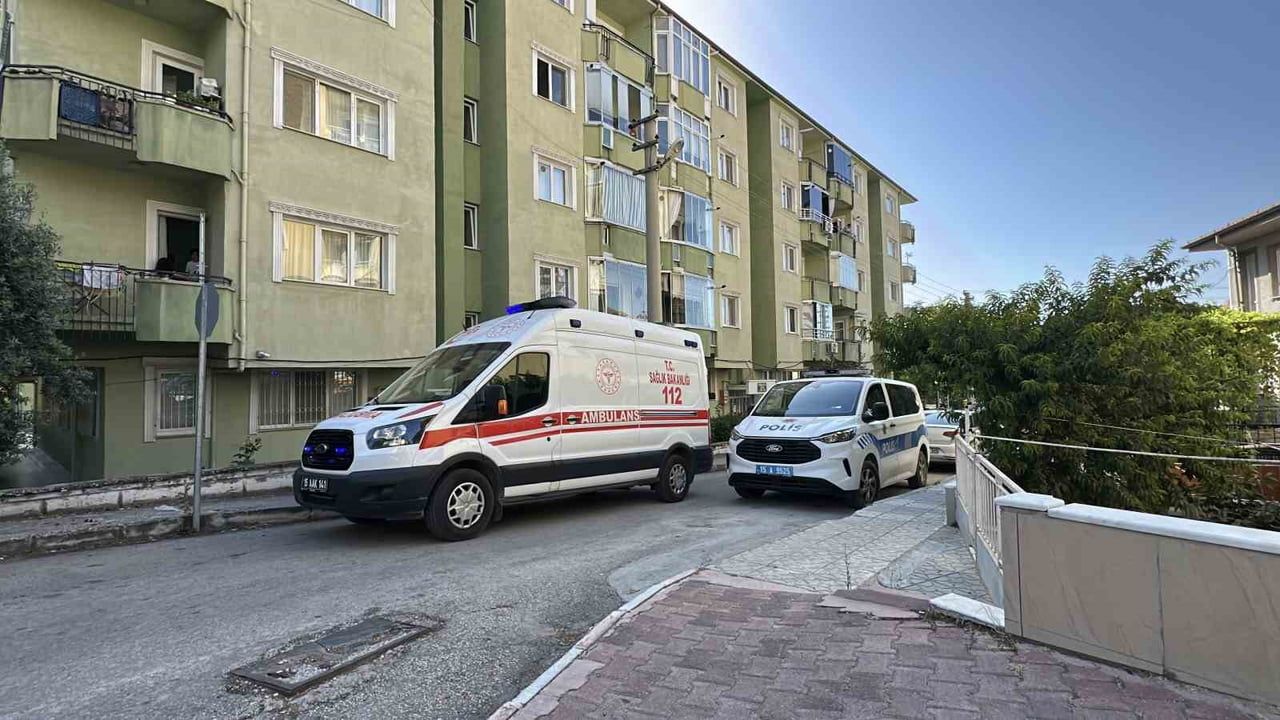 BURDUR'DA HABER ALINAMAYAN 61 YAŞINDAKİ KADIN, EVE GELEN EŞİ TARAFINDAN ÖLÜ BULUNDU.