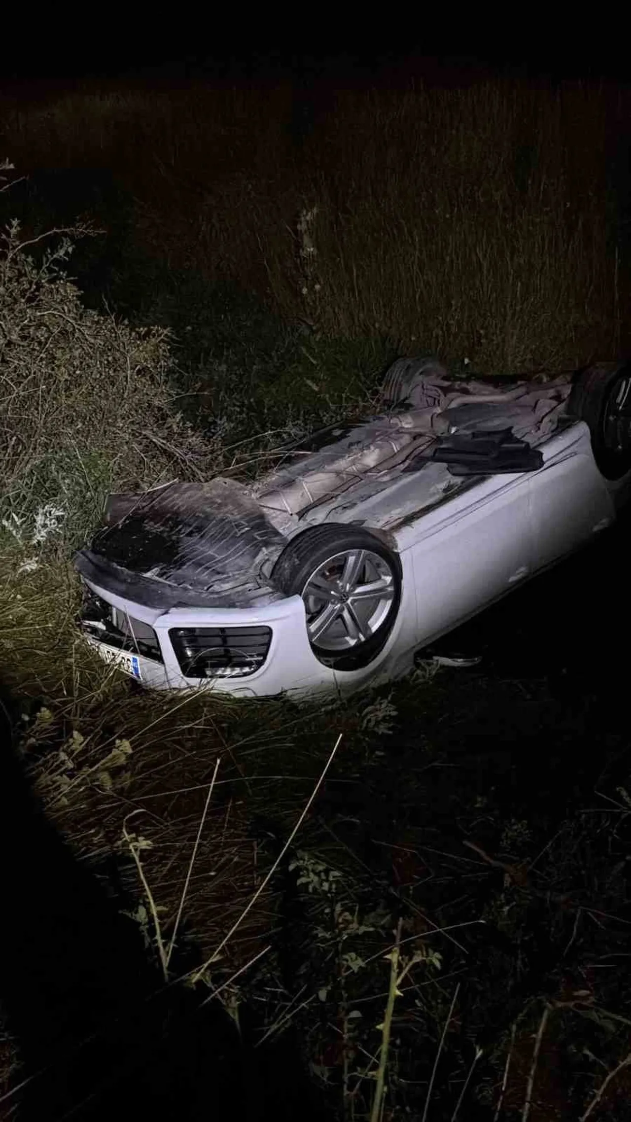NİĞDE’NİN ÇAMARDI İLÇESİNDE BİR BAŞKA OTOMOBİLLE ÇARPIŞARAK ŞARAMPOLE DEVRİLEN ARAÇTAKİ 2 KİŞİ...