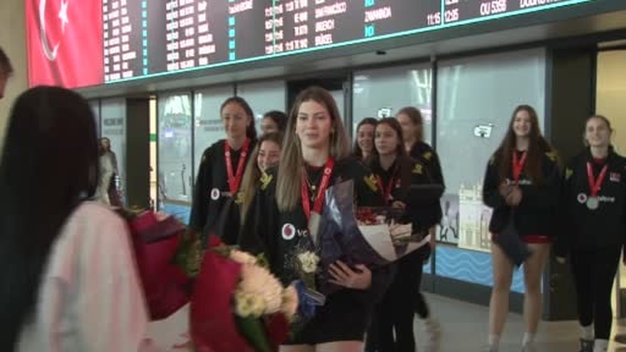 Şili’de düzenlenen 2026 FIVB U17 Kızlar Dünya Şampiyonası’nda ikinci olan Türkiye U17 Kız Voleybol...