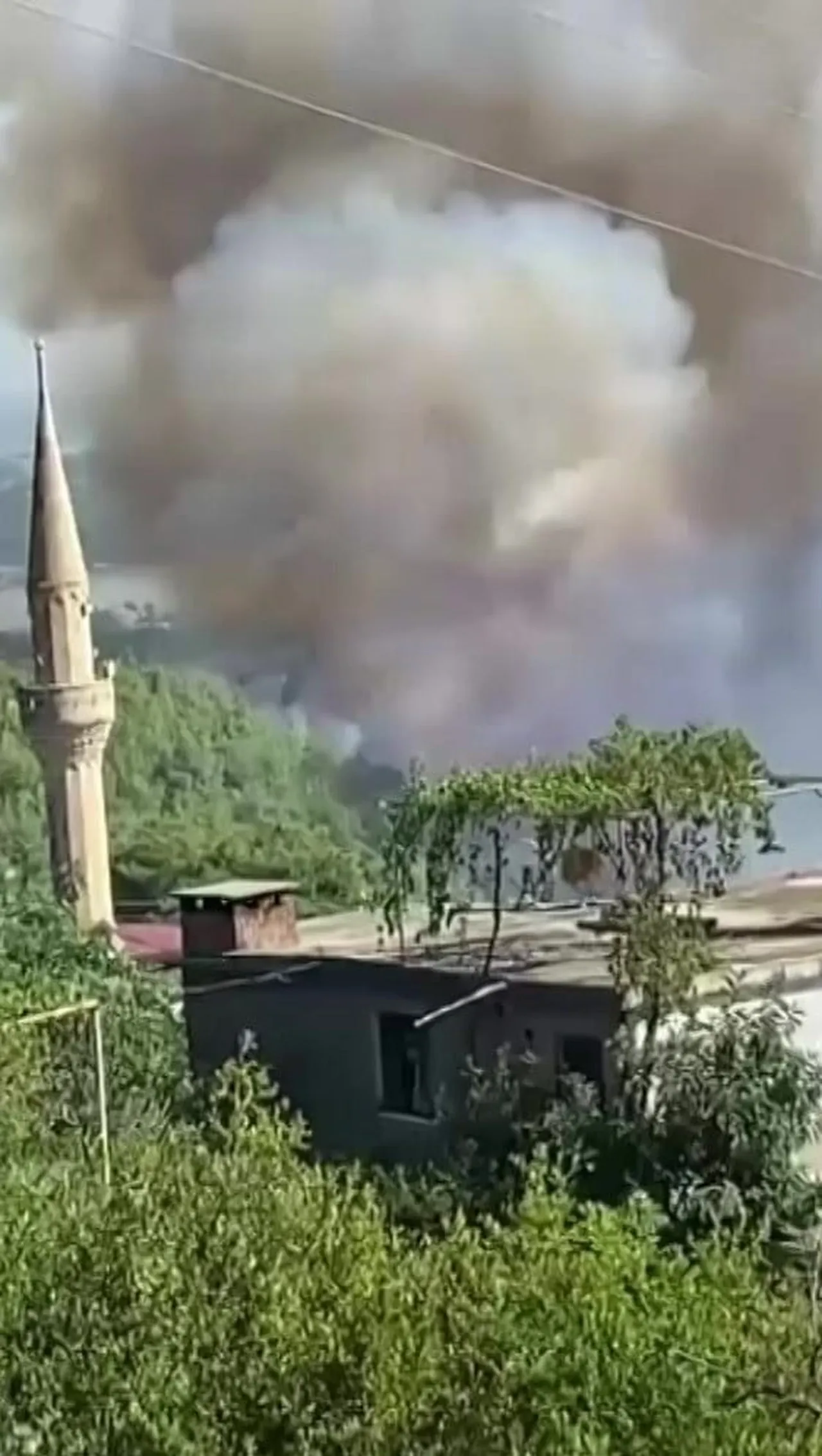 ADANA’NIN KARAİSALI İLÇESİNDE ORMAN YANGINI ÇIKTI. EKİPLERİN YANGINA MÜDAHALESİ...