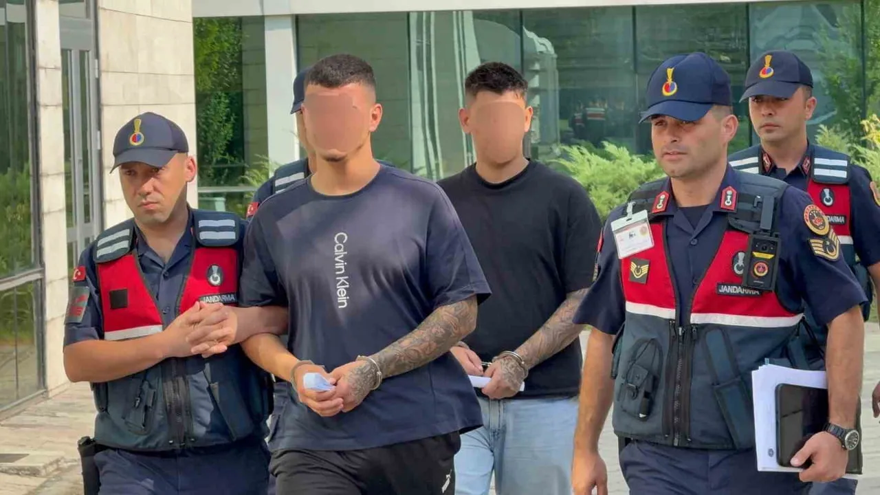A.E.B.(21) VE A.A.(19) TUTUKLANARAK CEZAEVİNE GÖNDERİLDİLER.