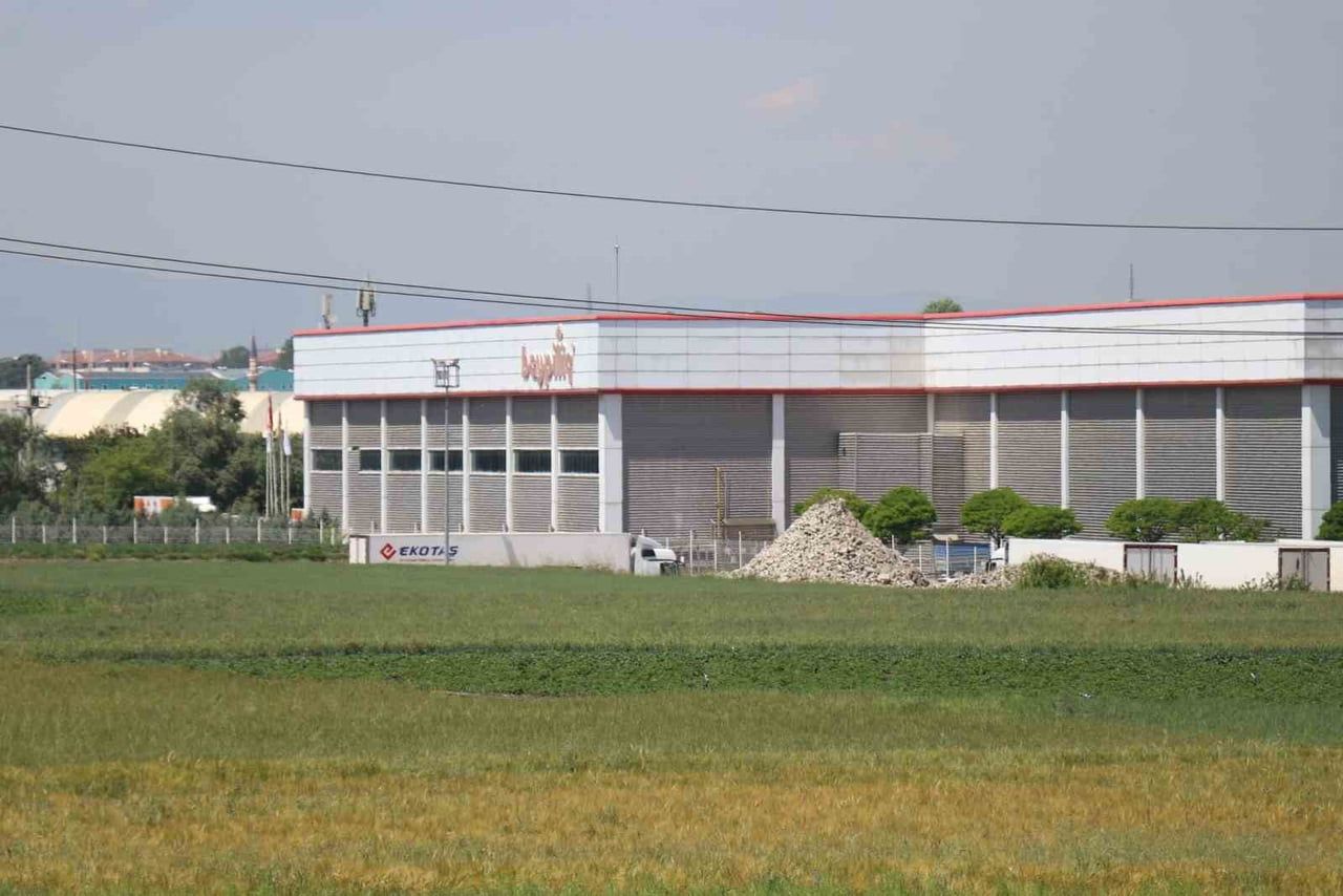 BOLU’DA BEYPİLİÇ FİRMASINA AİT KESİMHANEDE YAPILAN İLAÇLAMA NEDENİYLE 34 İŞÇİ ZEHİRLENEREK...