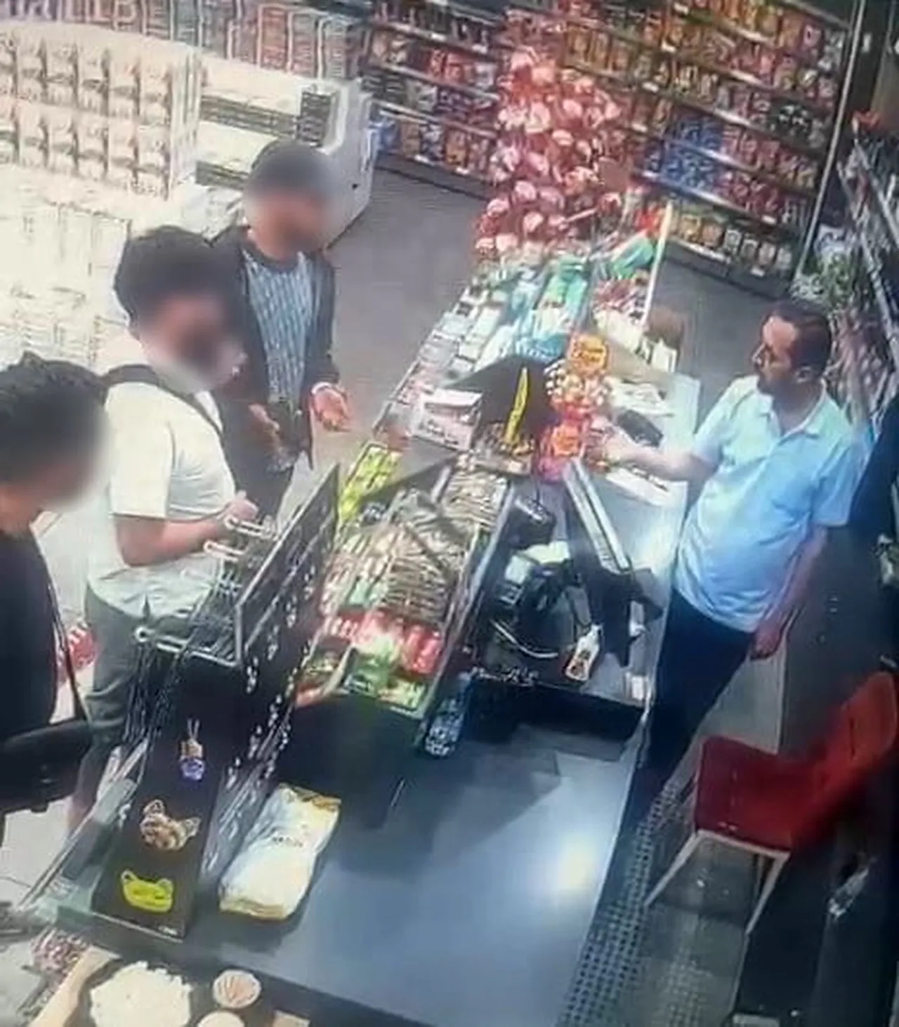 İSTASYONDA YAŞANAN OLAYLAR GÜVENLİK KAMERALARI TARAFINDAN ANBEAN KAYDEDİLDİ.