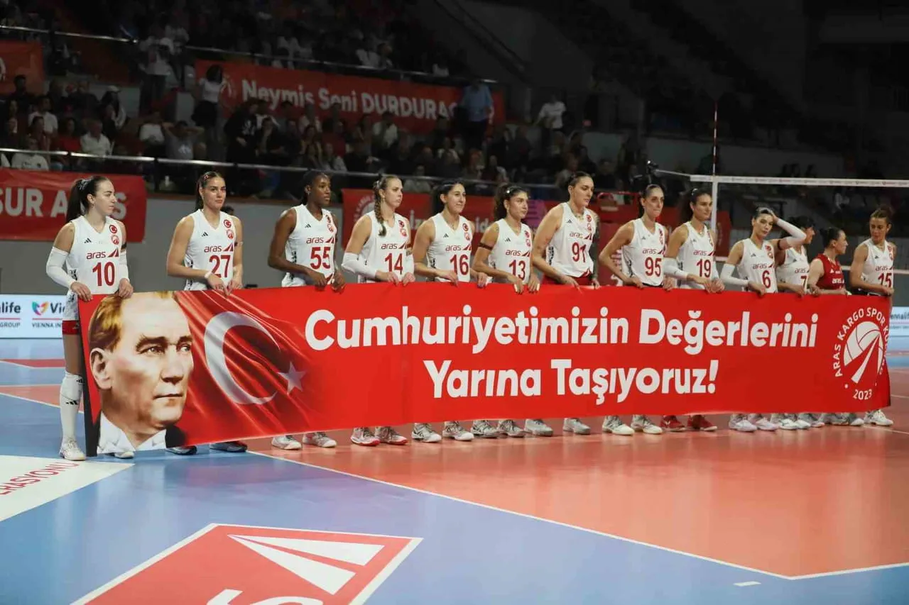 ARAS KARGO SPOR KULÜBÜ, SULTANLAR LİGİ'NDE 25 EKİM'DE TÜRK HAVA YOLLARI'NI AĞIRLADIĞI KARŞILAŞMAYI...