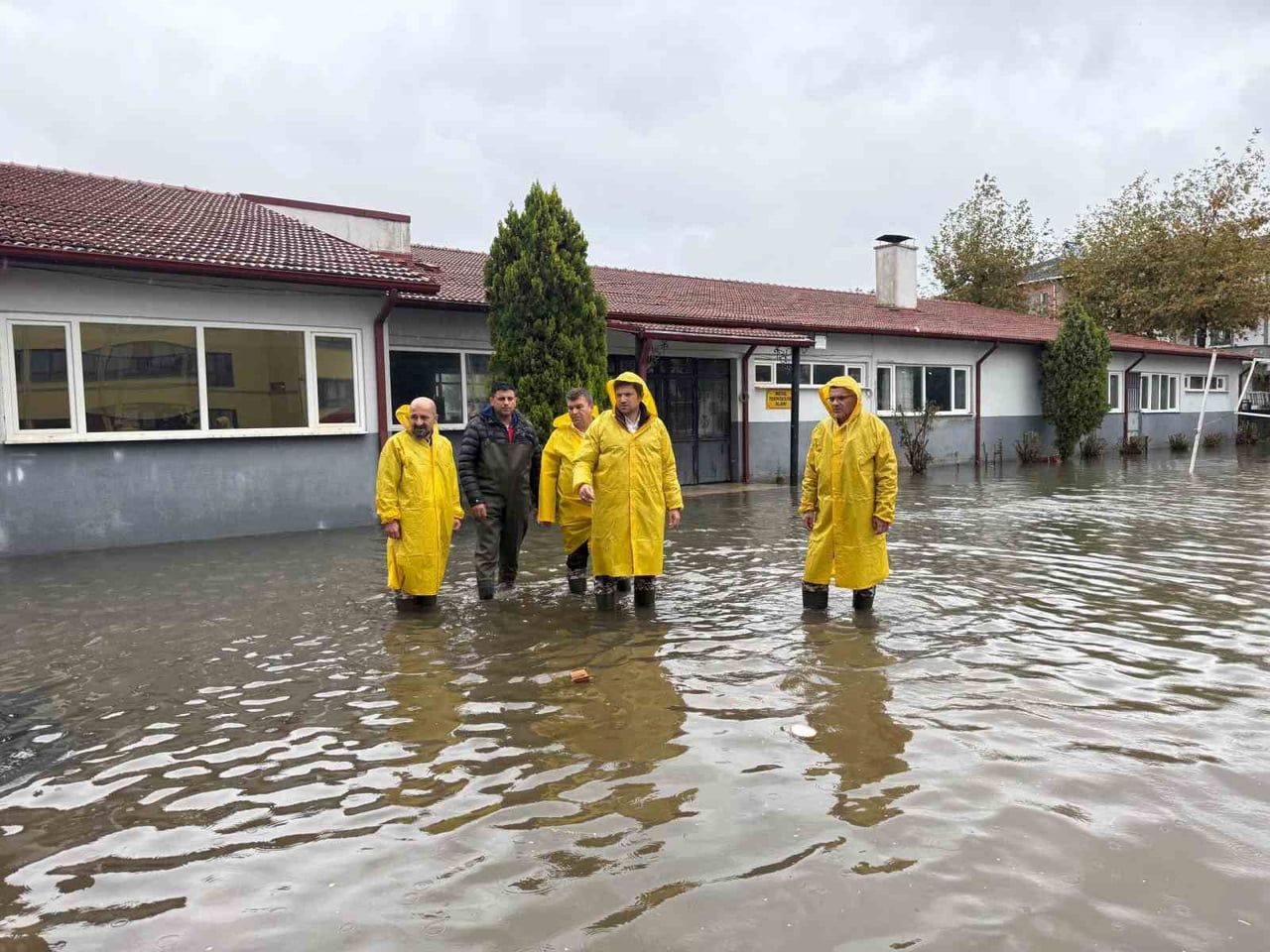 SAKARYA’NIN KARASU İLÇESİNDE ETKİLİ OLAN SEL VE SAĞANAK YAĞIŞLARIN ARDINDAN EĞİTİM KURUMLARINDA DA...