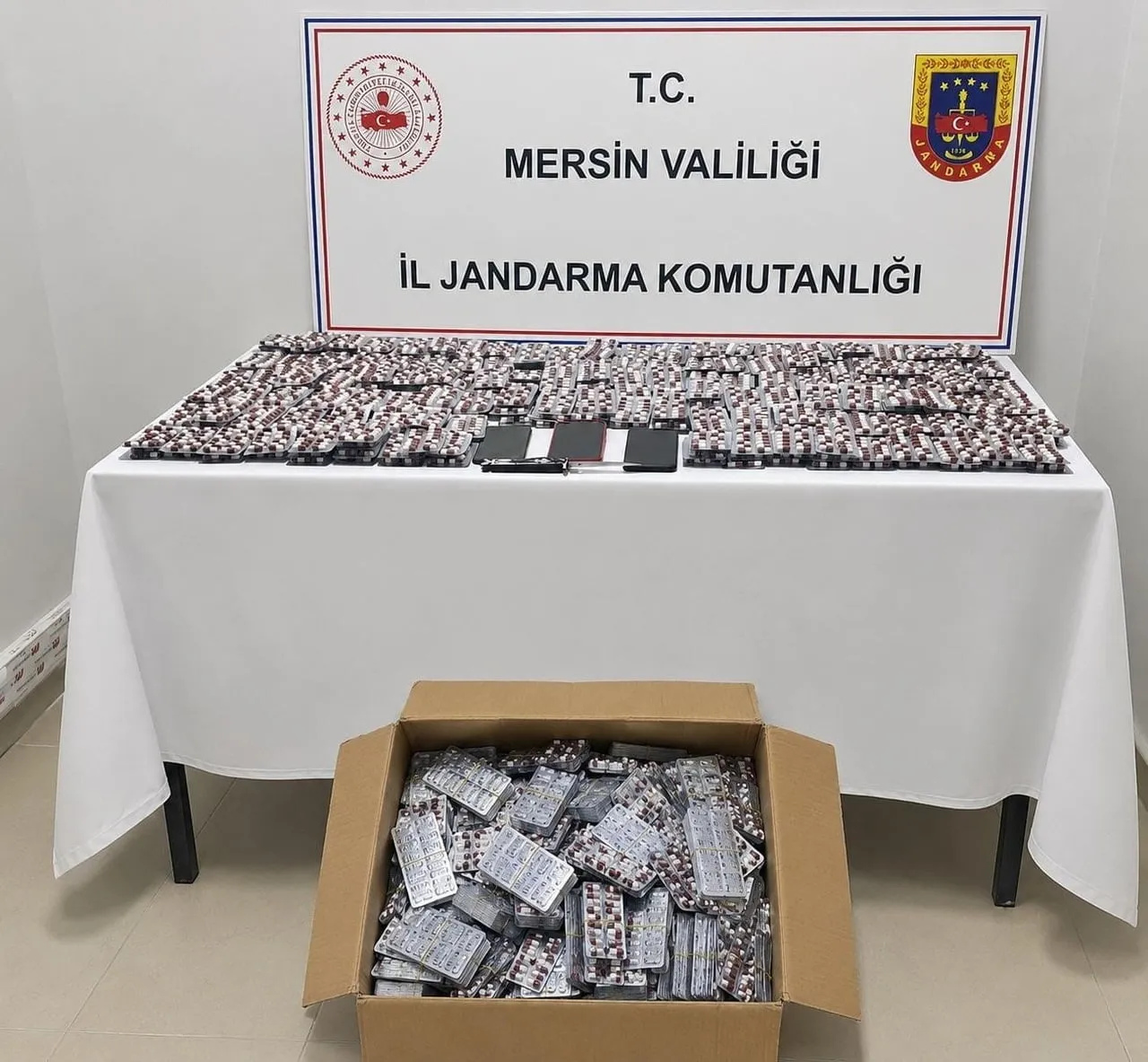 MERSİN'İN ERDEMLİ İLÇESİNDE JANDARMA EKİPLERİNİN BİR ADRESE DÜZENLEDİĞİ OPERASYONDA 13 BİN 764...
