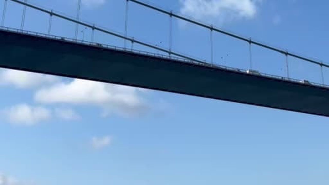 FSM Köprüsü’nden denize atlayan kişiyi vatandaşlar kurtardı: O anlar kamerada